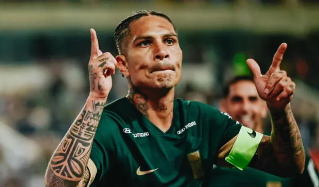 Paolo Guerrero celebrando su primer gol con los íntimos. Foto: Alianza Lima   