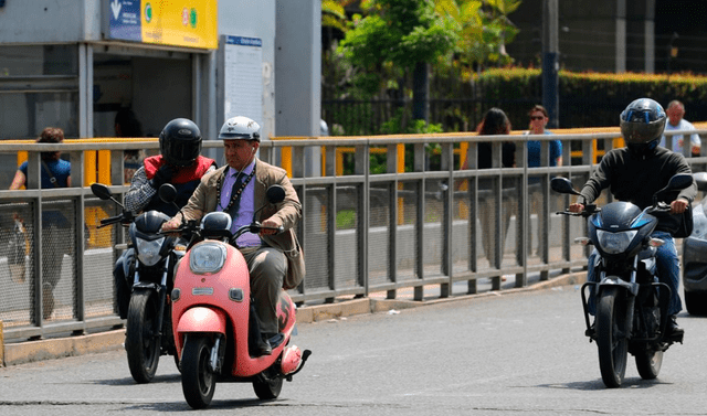 El alcalde Felipe Castillo pretende que la prohibición de motos sea durante los 60 días del estado de emergencia. Foto: Andina   