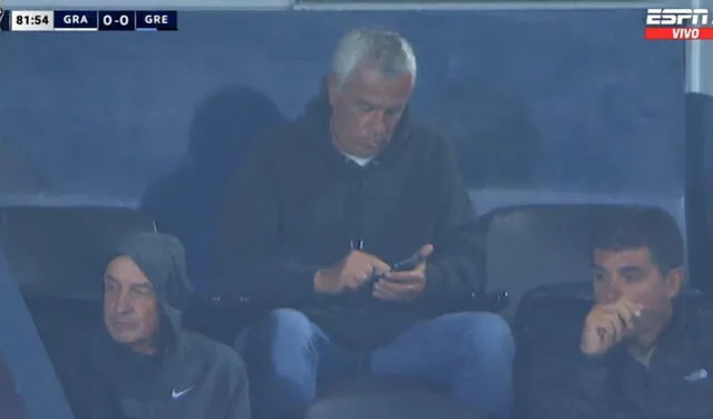 Gorosito y su asistente vieron el empate sin goles entre Grau y Gremio. Foto: captura de ESPN Gorosito y su asistente vieron el empate sin goles entre Grau y Gremio. Foto: captura de ESPN