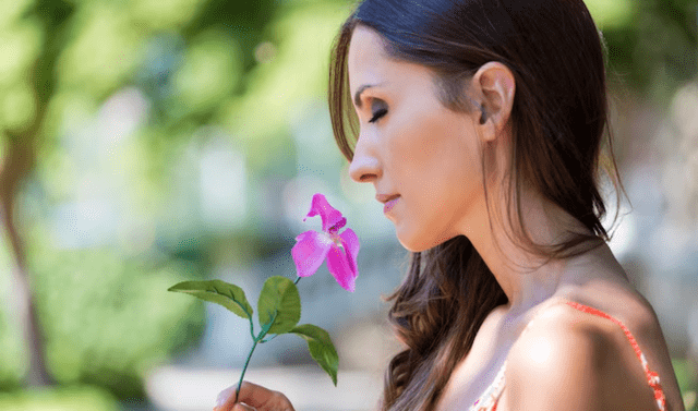  La pérdida del olfato, conocida como anosmia, puede tener un impacto significativo en la memoria y la regulación emocional. Foto: FreePik