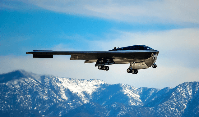 El bombardero B-2 Spirit puede llevar hasta 20 toneladas de cargamento. Foto: Northrop Grumman El bombardero B-2 Spirit puede llevar hasta 20 toneladas de cargamento. Foto: Northrop Grumman