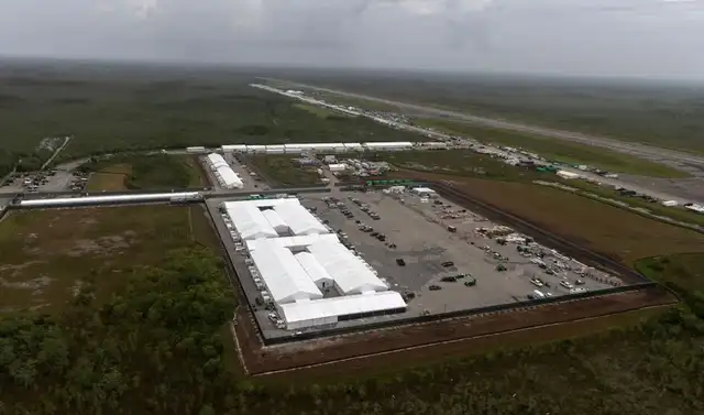 <em>Captura aérea de 'Alligator Alcatraz' compartida por El Universal. Foto: AFP</em>   