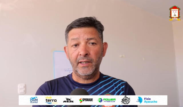 <em>Imagen de Castellanos tomada el 3 de agosto de 2023, durante su primer periodo al mando de los "Zorros". Foto: Club Ayacucho FC</em> <em>Imagen de Castellanos tomada el 3 de agosto de 2023, durante su primer periodo al mando de los "Zorros". Foto: Club Ayacucho FC</em>