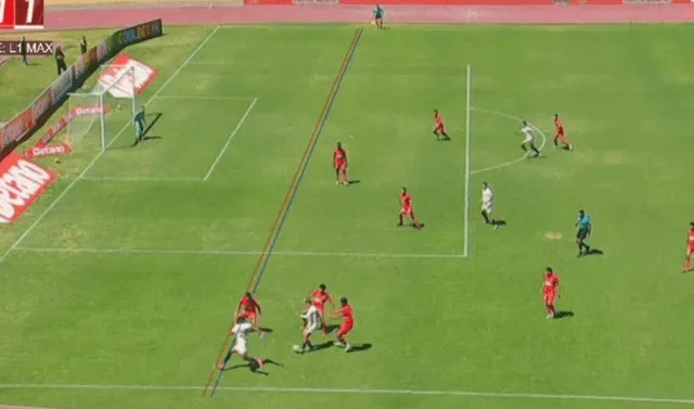 Líneas trazadas por el VAR previo al gol de Alex Valera. Foto: L1 MAX Líneas trazadas por el VAR previo al gol de Alex Valera. Foto: L1 MAX