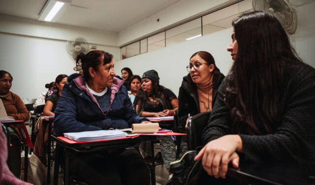  Mida Sosa en sus clases de emprendimiento. Foto: La República.   