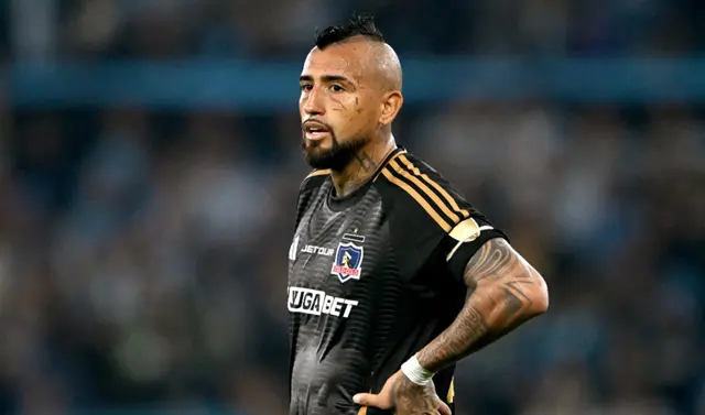 Arturo Vidal, ídolo de la selección chilena, tras el 4-0 de Racing a Colo Colo este 2025. Foto: AFP   
