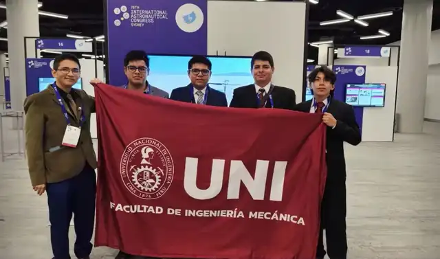  Cinco de los 12 integrantes del desarrollo del satélite UNISAT participaron en septiembre en el 76 Congreso Internacional de Astronáutica en Sídney, Australia. Foto: La República.   