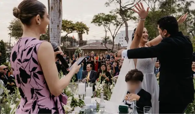  Anahí de Cárdenas fue la dama de honor en la boda Natalia Salas y Sergio Coloma.   