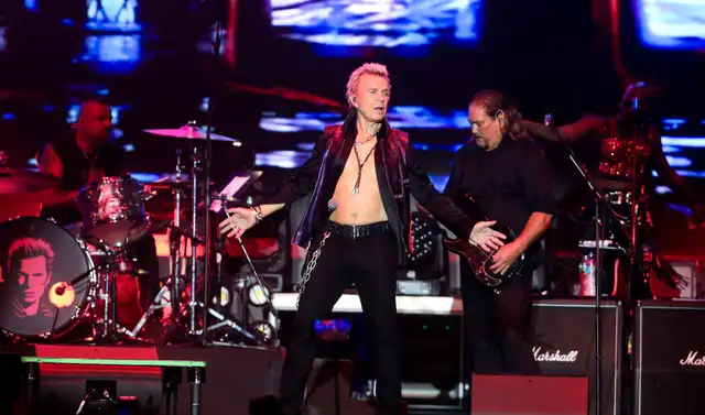 Billy Idol en su concierto en el Arena 1. Foto: composición LR/Carlos Felix / URPI -LR Billy Idol en su concierto en el Arena 1. Foto: composición LR/Carlos Felix / URPI -LR