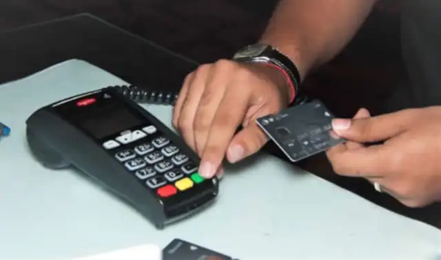 Indecopi aclara que los establecimientos pueden cobrar más por este método, pero deben informar claramente al consumidor.