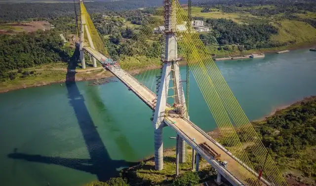 Sobre el río Paraná se construyó un nuevo puente de 760 metros que une a dos países de América Latina. Foto: difusión