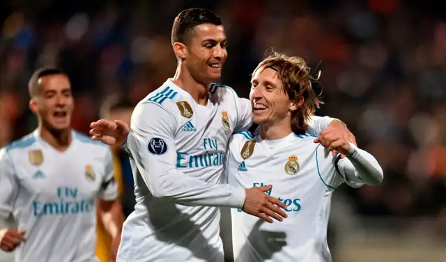  Luka Modric y Cristiano Ronaldo fueron compañeros en el Real Madrid desde el 2012 hasta el 2018. Foto: AFP    