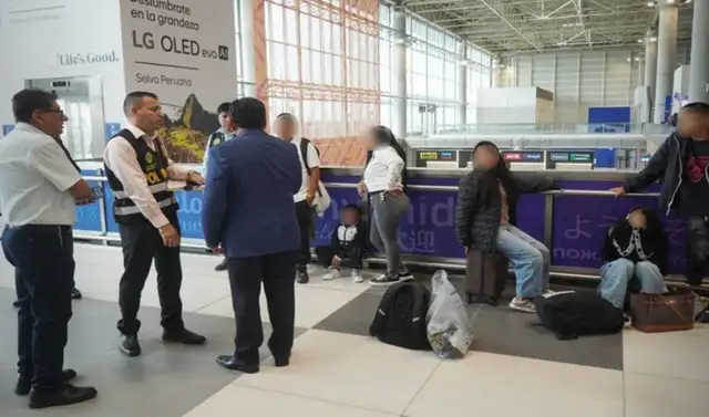  Migraciones y PNP detuvo a cuatro adultos y tres menores de edad. Foto: Difusión.   