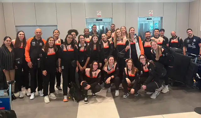  Tiffany (atrás) apoyará a sus compañeras desde las gradas del Polideportivo Lucha Fuentes. Foto: Osasco Voleibol Clube   