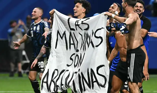 Jugadores de Argentina tras vencer a Inglaterra.  