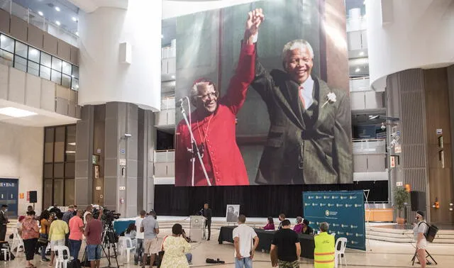 Desmond Tutu y Nelson Mandela. Foto: EFE
