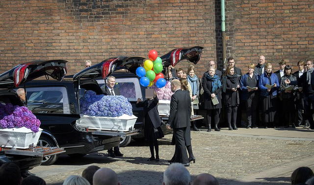 Multimillonario de Dinamarca sepultó a sus tres hijos que murieron en atentados de Sri Lanka