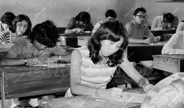 Lima, 12 de marzo de 1978. Con total normalidad, más de 20.000 postulantes rindieron el examen de admisión a la UNFV en aquel año. Foto: Máximo Miralles/El Peruano   