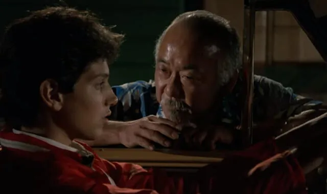 Enseñanza del señor Miyagi fue parte de Cobra Kai  - Crédito: Columbia Pictures