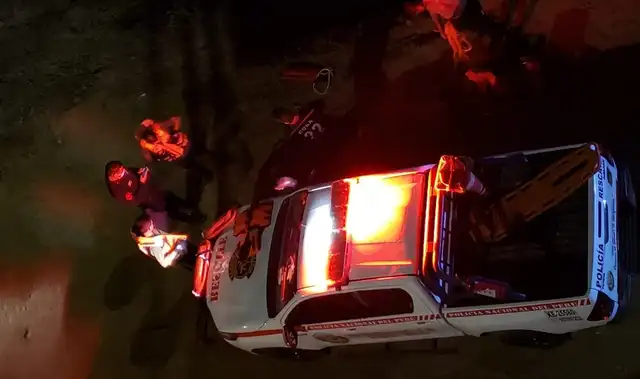 Rescate a sujeto que se lanzó al río Piura. Foto: Héctor Peña Roque