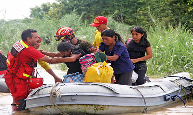Bomberos Voluntarios del Perú apoyan en el rescate de damnificados en Piura | FOTOS