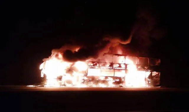 Huarmey: 45 turistas salvan de morir tras incendiarse bus internacional