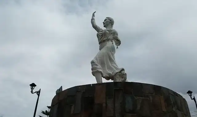 Apurímac: Detienen a turistas por ocasionar daños en estatua de Micaela Bastidas