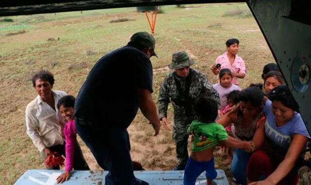 Lambayeque: Helicóptero rescata a niños varados en vía que une Mórrope con la región Piura | VIDEO
