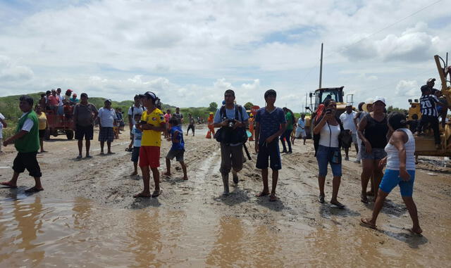 Piura: damnificados por lluvias reclamaron a PPK resolver problema del agua potable