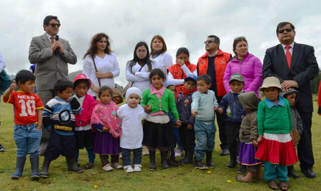 Poder Judicial de Cajamarca dona útiles escolares a niños de Sexemayo y Cuchunga Poder Judicial de Cajamarca dona útiles escolares a niños de Sexemayo y Cuchunga