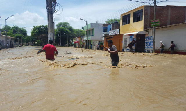 Inundación en Piura: Agua ingresa con fuerza al Bajo Piura e inunda Catacaos [FOTOS Y VIDEO]