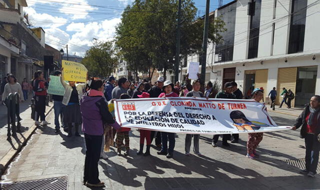Cusco: Miles de padres de familia se unen a protesta de docentes