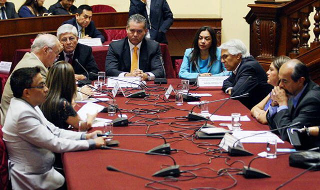 Congreso: comisión Lava Jato citaría este mes a expresidentes por caso Odebrecht