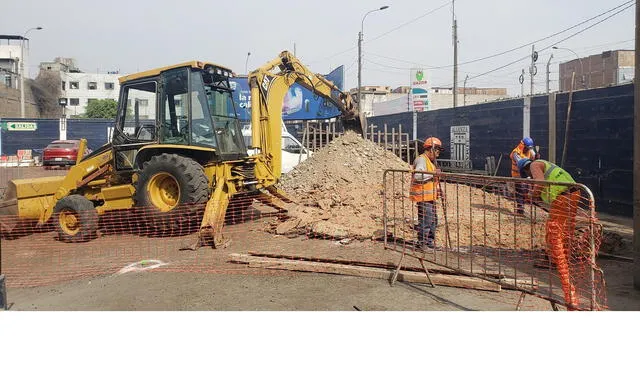 Trabajos en la remodelación de iluminación en el estadio Alejandro Villanueva. Foto: Alianza Lima