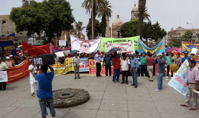 Tacna: Comerciantes cierran su puesto y salen a protestar a las calles | VIDEO