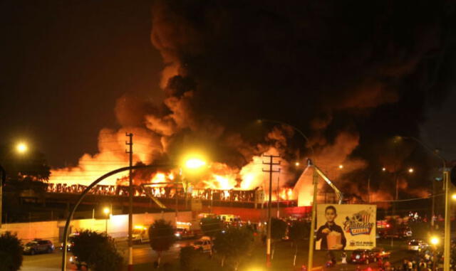 Incendio en el Callao: Fuego consumió un almacén 