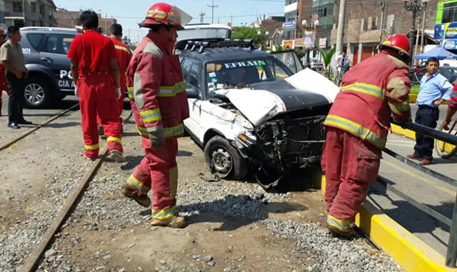 Tren impacta contra automóvil en Tacna