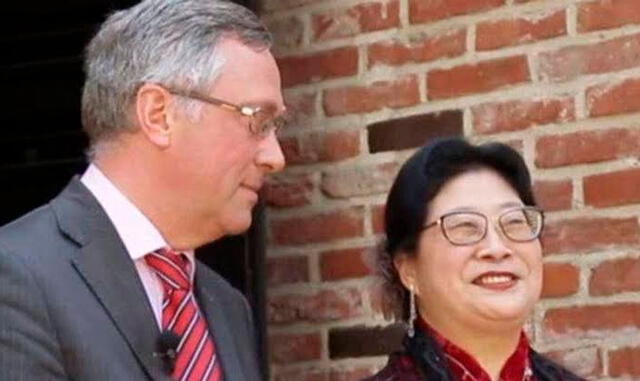 Bélgica repatría a su embajador en Seúl tras bofetada de su esposa a vendedora