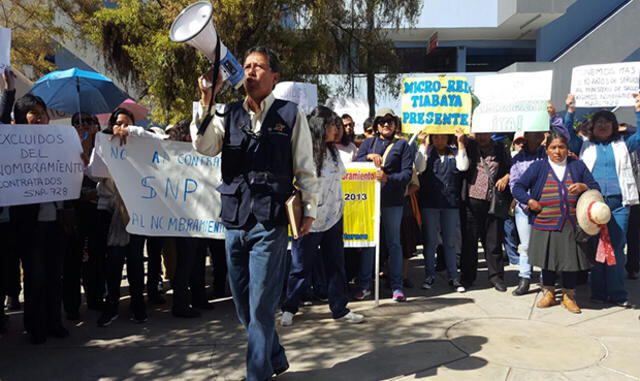 Trabajadores de Salud protestan por despidos y bajos sueldos