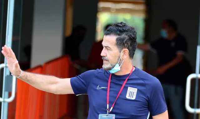 Daniel Ahmed estuvo como entrenador de Alianza Lima durante 25 días. Foto: Liga 1