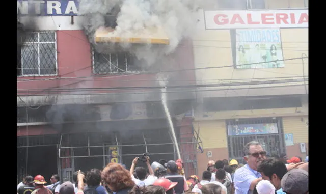 Nuevo incendio desató el pánico en el mercado de Piura| VIDEO