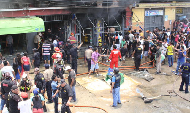 Nuevo incendio desató el pánico en el mercado de Piura| VIDEO