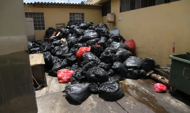 Hospital Las Mercedes bajo toneladas de basura por inoperancia de Municipalidad de Chiclayo
