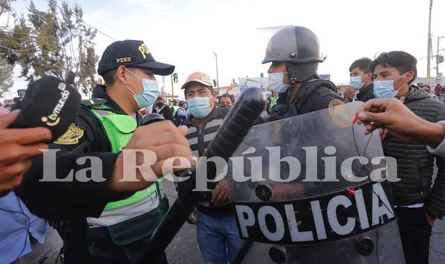 Tres personas, al parecer, opositoras a Keiko Fujimori, fueron detenidas. Foto: Oswald Charca / La República