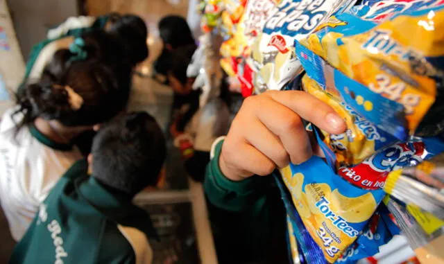 ¿Prohibir la venta de comida chatarra a los niños asegura una mejor alimentación?