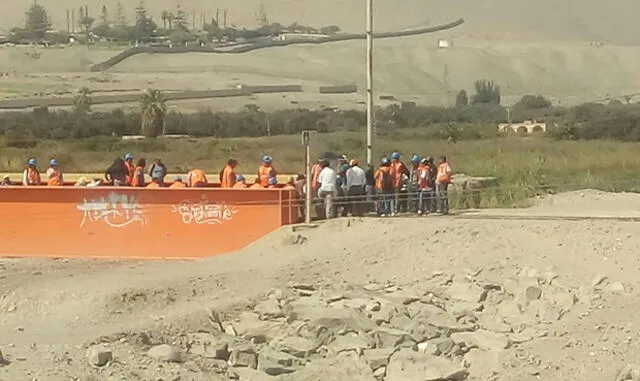 Trabajadores de Southern bloquean puente y vía férrea en Ilo