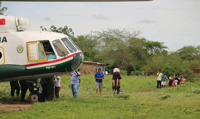Lambayeque: helicóptero rescata a niños y otras personas aisladas en Pampa de Lino - Jayanca| VIDEO