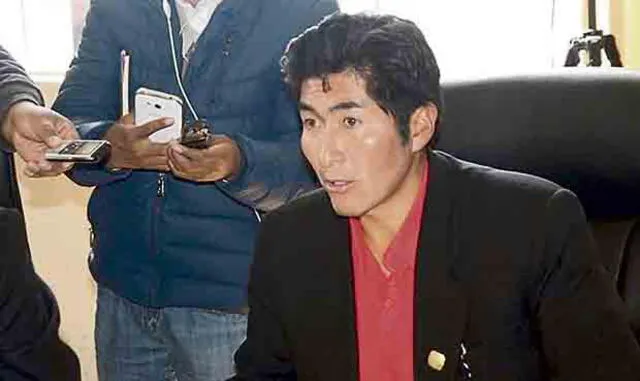 Consejeros regionales de Puno libaron licor en oficinas [VIDEO]