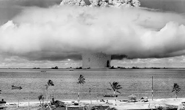 La prueba Baker fue la primera detonación de una bomba atómica en el mar. Ocurrió el 25 de julio de 1946. Foto: Comando de historia y Patrimonio Naval.