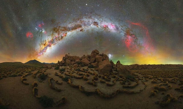  Una de las fotografías de la Vía Láctea registrada en el desierto de Atacama en Chile. Foto: Lorenzo Ranieri   